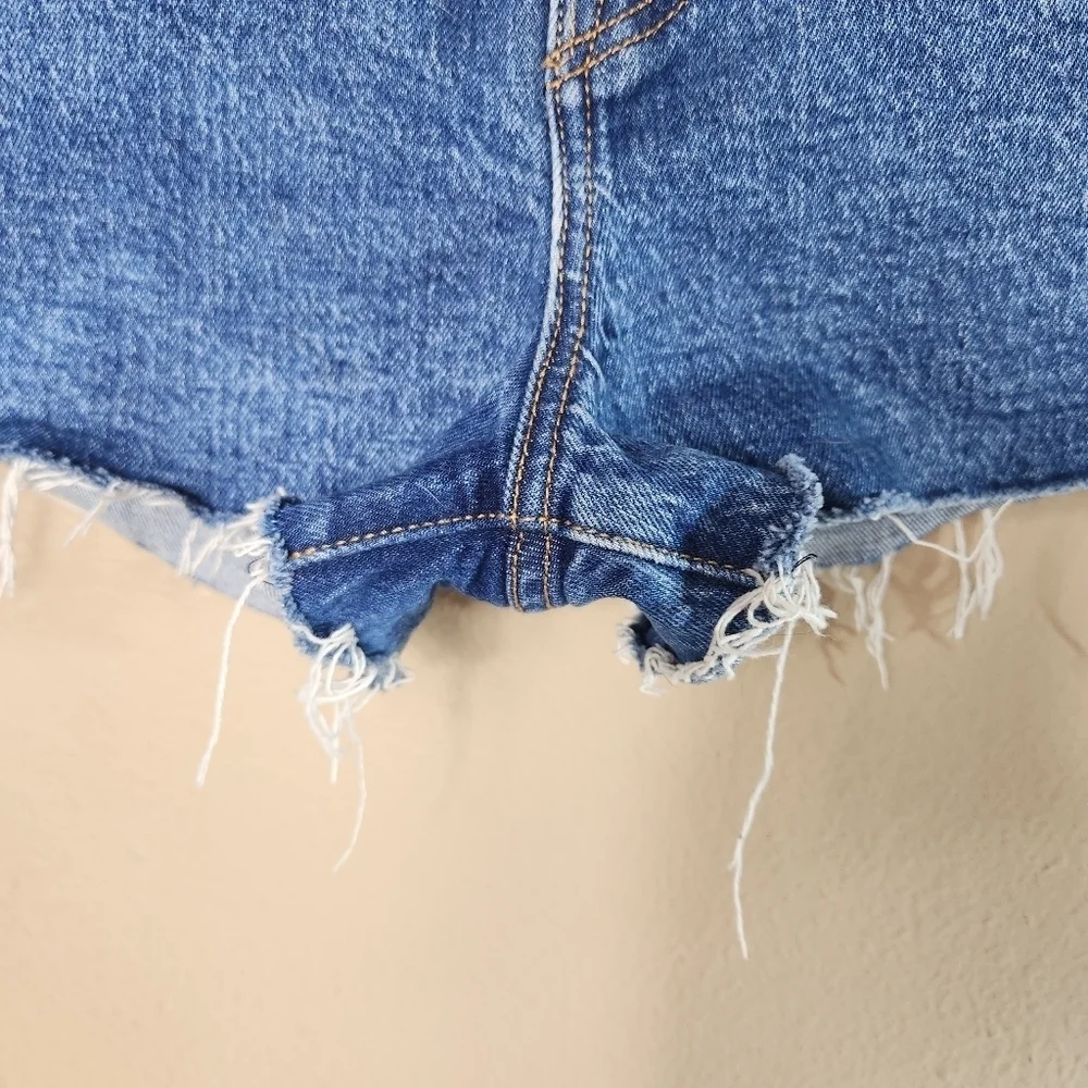 Levis Premium Womens |28| Ribcage Button Fly Cut-Off Shorts